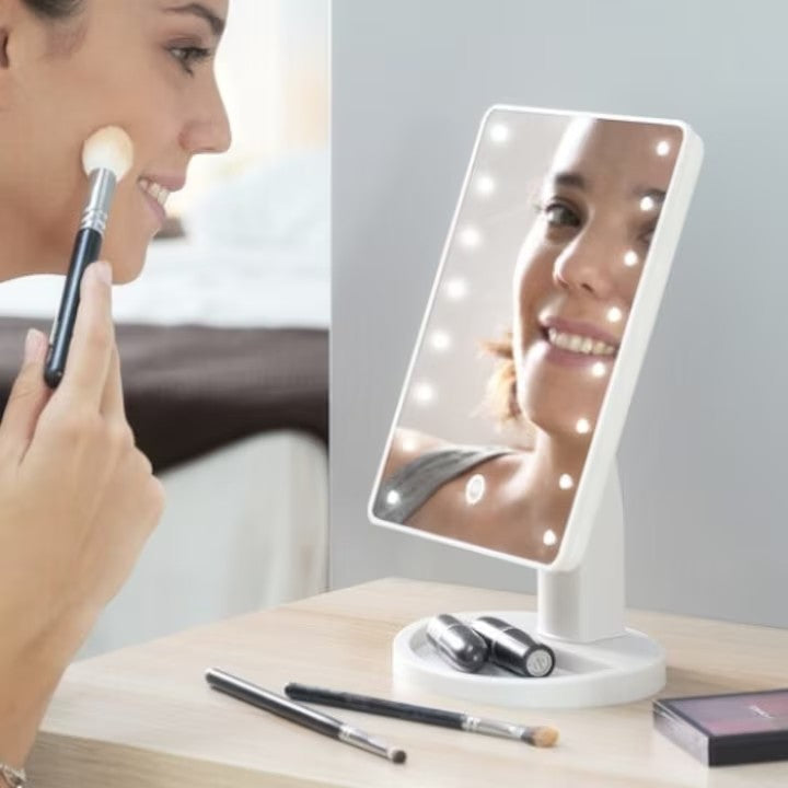 Oglinda Cosmetica AT PERFORMANCE® cu Iluminare LED, include 22 de Led-uri Puternice, Functie pentru Reglarea Intensitatii luminii, Reglarea inclinarii Oglinzii pana la 180°, Alimentare pe baterii sau la Retea, Baza Stabila.